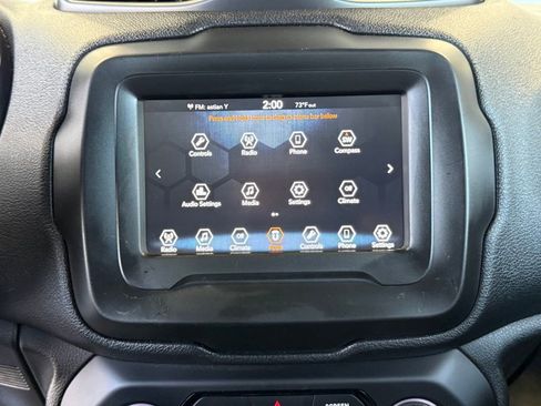 Used 2018 Jeep Renegade Limited image 28