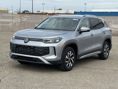 New 2025 Volkswagen Tiguan S AWD/4WD image 1