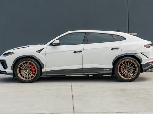 Used 2023 Lamborghini Urus Performante AWD/4WD image 2