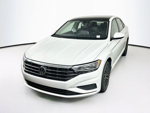 Used 2019 Volkswagen Jetta SE FWD image 3