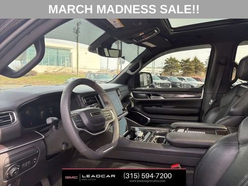 Used 2023 Jeep Wagoneer 4WD w/ Premium Group I image 21