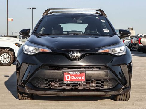 Used 2020 Toyota C-HR XLE FWD image 2