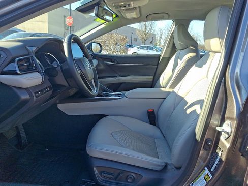 Used 2023 Toyota Camry XLE image 13