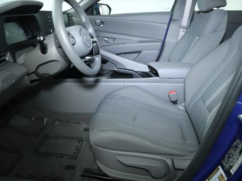 Used 2024 Hyundai Elantra SE FWD image 18