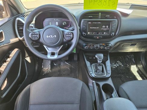 Used 2023 Kia Soul LX image 13