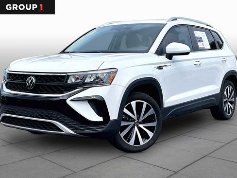 Used 2023 Volkswagen Taos SE w/ Panoramic Sunroof Package FWD image 1