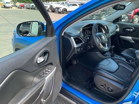 Used 2022 Jeep Cherokee Latitude AWD/4WD image 18