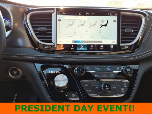 New 2026 Chrysler Pacifica Select image 21