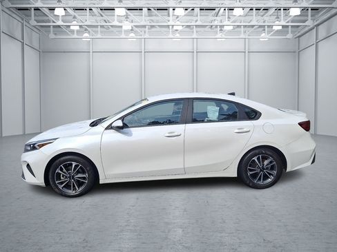 Used 2023 Kia Forte LXS w/ LXS Technology Package FWD image 8