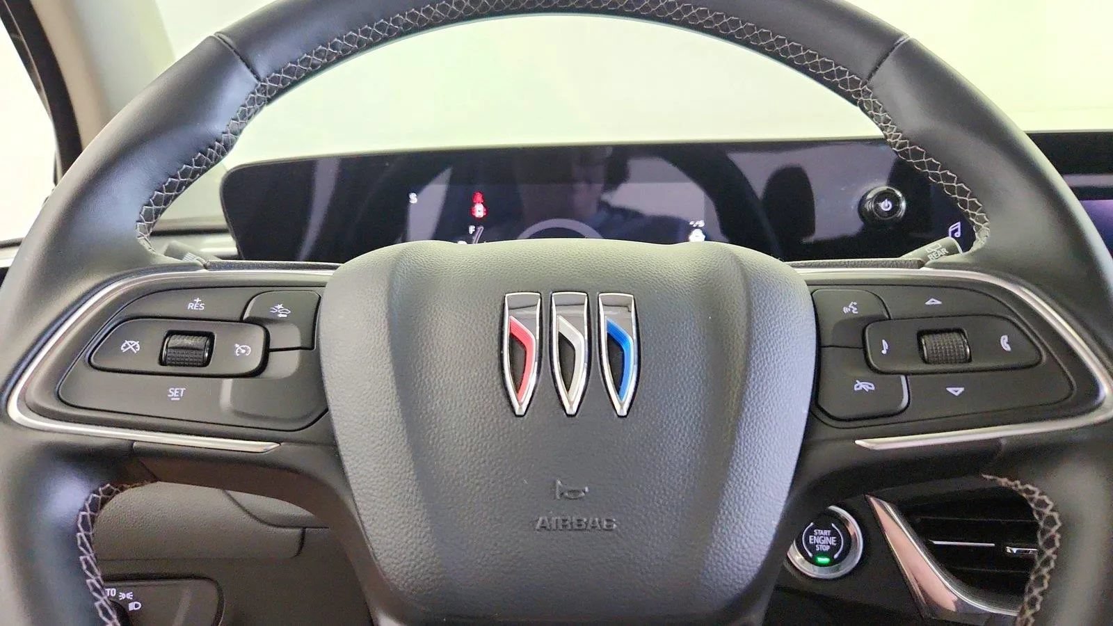 Used 2024 Buick Encore GX Preferred AWD/4WD image 18
