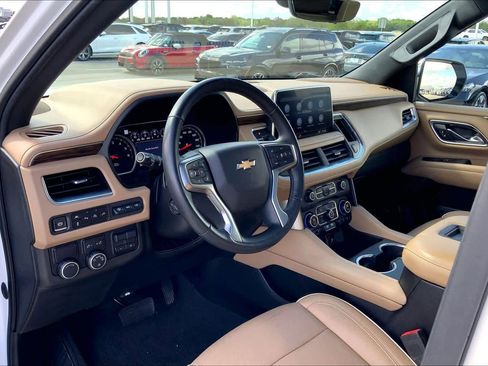 Used 2021 Chevrolet Tahoe Premier w/ Premium Package image 17