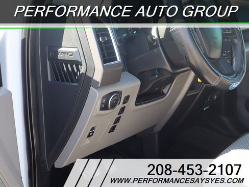 Used 2015 Ford F150 XLT image 19