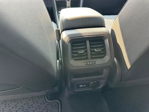 Used 2024 Volkswagen Tiguan SE AWD/4WD image 18
