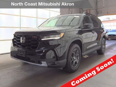 Used 2024 Honda Pilot TrailSport image 1