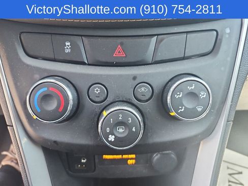 Used 2022 Chevrolet Trax LT w/ Driver Confidence Package AWD/4WD image 5