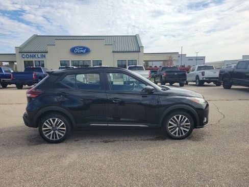 Used 2024 Nissan Kicks SR image 19