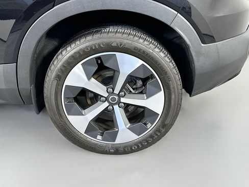 Used 2023 Volvo XC40 B5 Plus AWD/4WD image 33