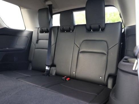 Certified 2025 Nissan Pathfinder SL FWD image 25
