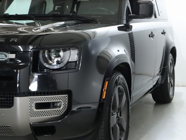 Used 2023 Land Rover Defender 130 X-Dynamic SE AWD/4WD image 14