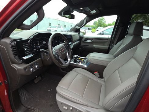 Used 2024 GMC Sierra 1500 SLT w/ SLT Premium Plus Package AWD/4WD image 9