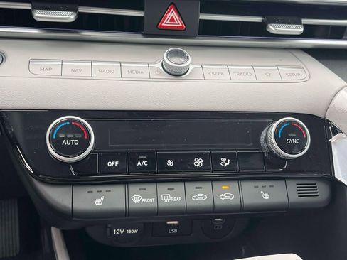 New 2026 Hyundai Elantra Limited FWD image 17