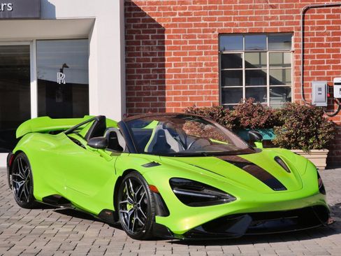 Used 2022 McLaren 765LT image 1