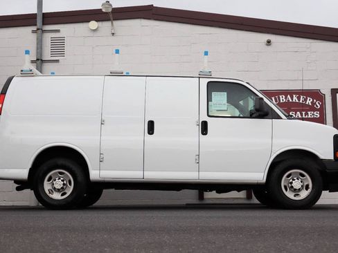 Used 2017 Chevrolet Express 2500 RWD image 1