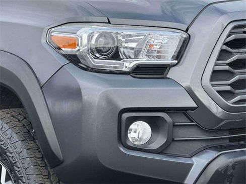 Certified 2022 Toyota Tacoma TRD Off-Road image 8
