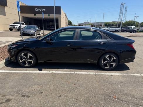 Used 2023 Hyundai Elantra Limited FWD image 8