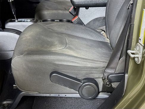 Used 2015 Jeep Wrangler Unlimited Sport w/ Connectivity Group image 17