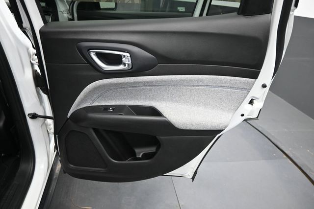 Used 2024 Jeep Compass Latitude AWD/4WD image 23