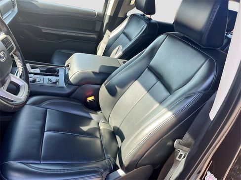 Used 2023 Ford Expedition Max XLT image 19
