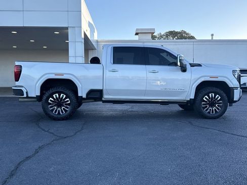 Used 2024 GMC Sierra 3500 Denali Ultimate image 2