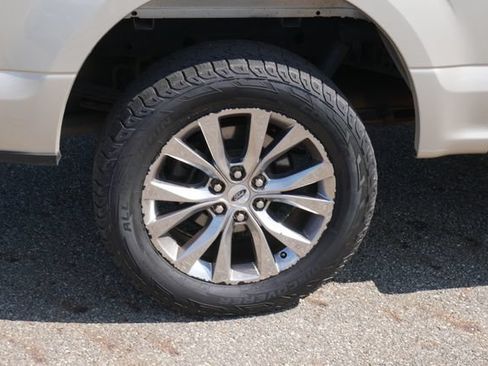 Used 2017 Ford F150 XLT w/ Equipment Group 302A Luxury AWD/4WD image 13