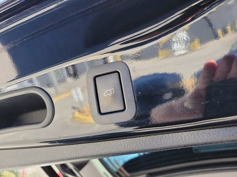 Used 2016 Toyota Highlander XLE image 12