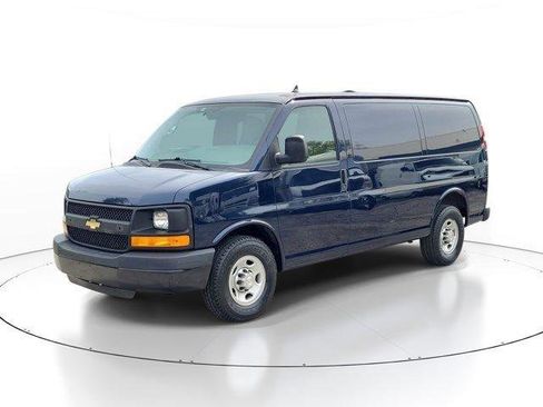 Used 2015 Chevrolet Express 2500 RWD image 2