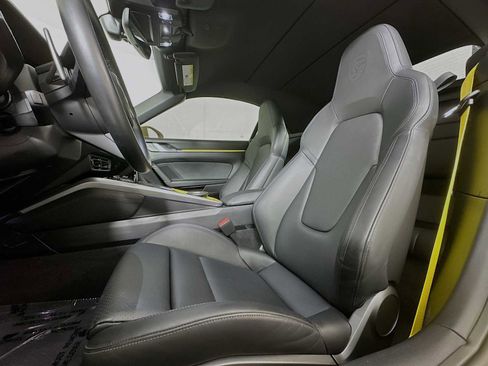 Certified 2022 Porsche 911 Carrera 4 AWD/4WD image 5