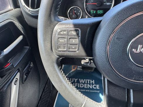 Used 2018 Jeep Wrangler Unlimited Rubicon w/ Connectivity Group image 24