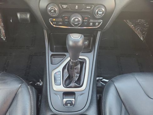 Used 2016 Jeep Cherokee Limited FWD image 16