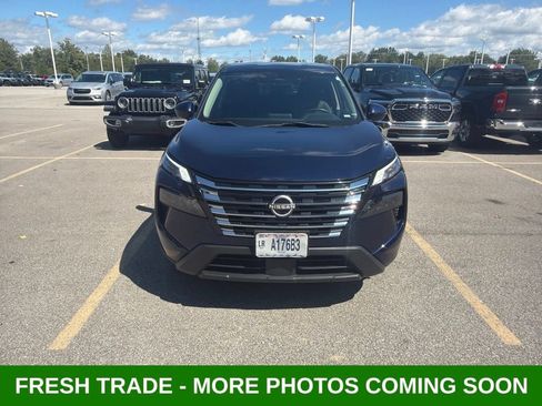 Used 2024 Nissan Rogue SV AWD/4WD image 3