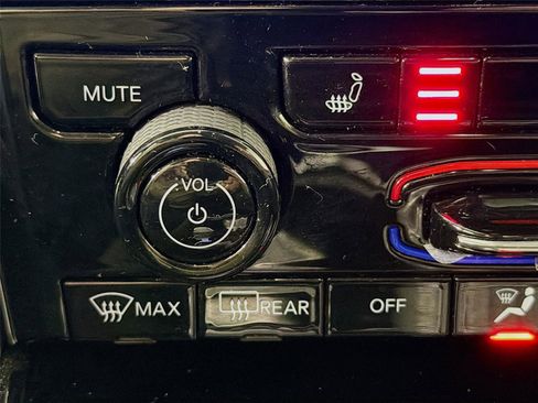 Used 2023 Jeep Grand Cherokee L Limited w/ Trailer Tow Group (B) image 21