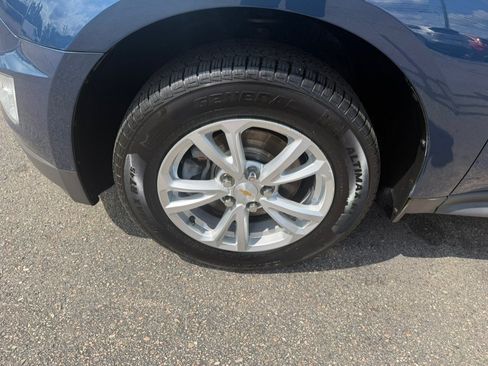 Used 2017 Chevrolet Equinox LT AWD/4WD image 3