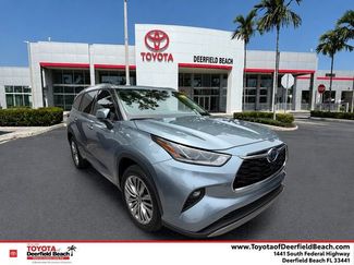 Used 2023 Toyota Highlander Platinum FWD video 1