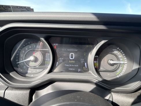 Used 2024 Jeep Wrangler Unlimited Rubicon 4xe w/ Convenience Group AWD/4WD image 23