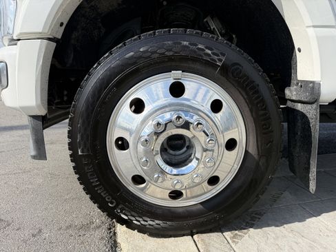 Used 2025 Ford F450 Platinum w/ FX4 Off-Road Package AWD/4WD image 38