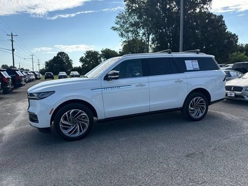 Used 2025 Lincoln Navigator L Reserve AWD/4WD image 4