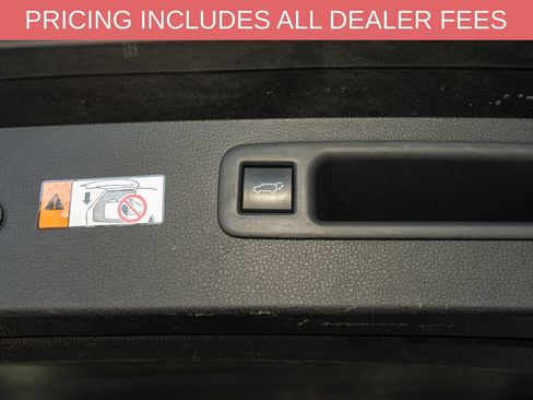 Used 2025 Toyota Highlander LE FWD image 6