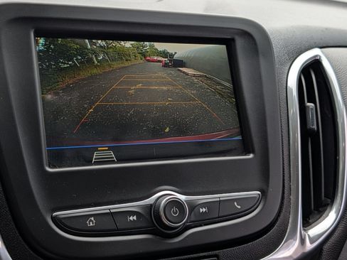 Used 2019 Chevrolet Equinox LT w/ Driver Convenience Package FWD image 5