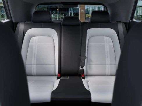 Used 2025 Hyundai Venue SEL FWD image 12