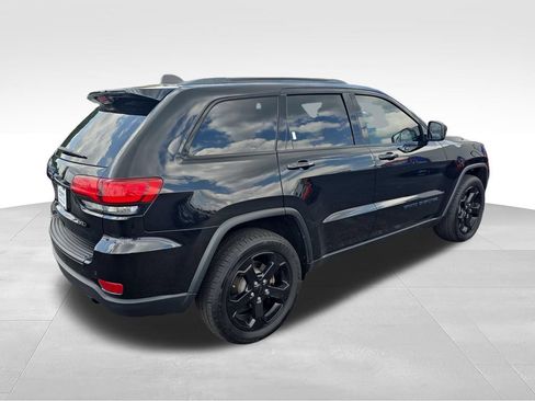 Used 2019 Jeep Grand Cherokee Laredo AWD/4WD image 5